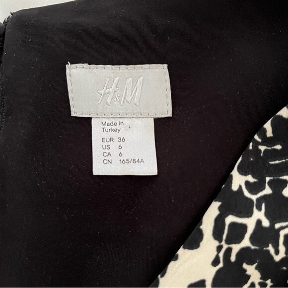 H&M Black and Cream Print Wrap Front Dress, Size 6 - Picture 6 of 7